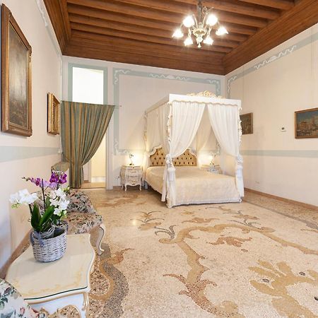 Luxury Apartment Pesaro Papafava เวนิส ภายนอก รูปภาพ