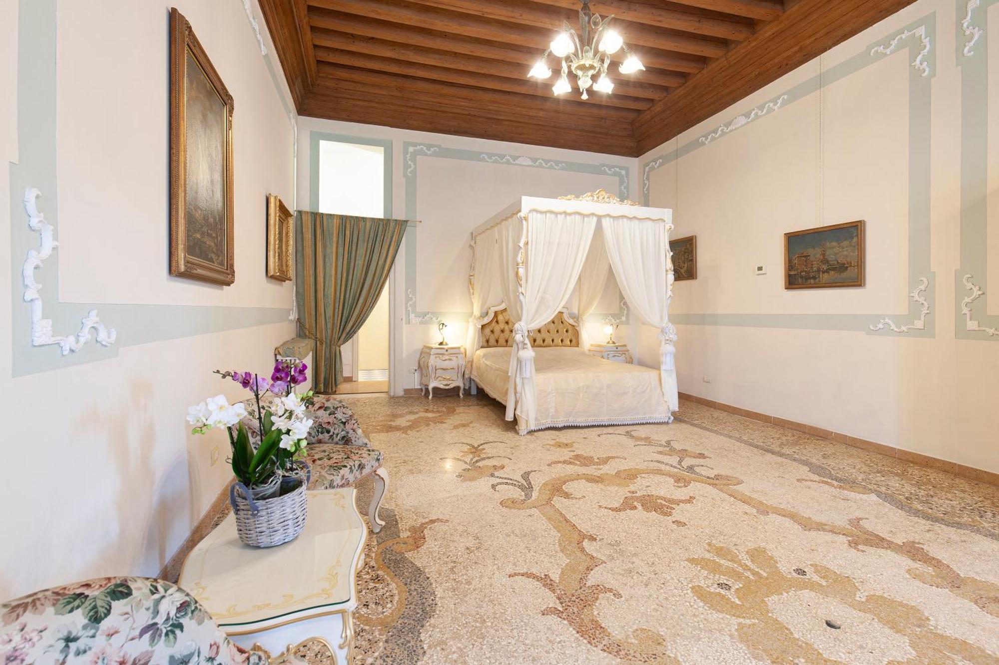 Luxury Apartment Pesaro Papafava เวนิส ภายนอก รูปภาพ