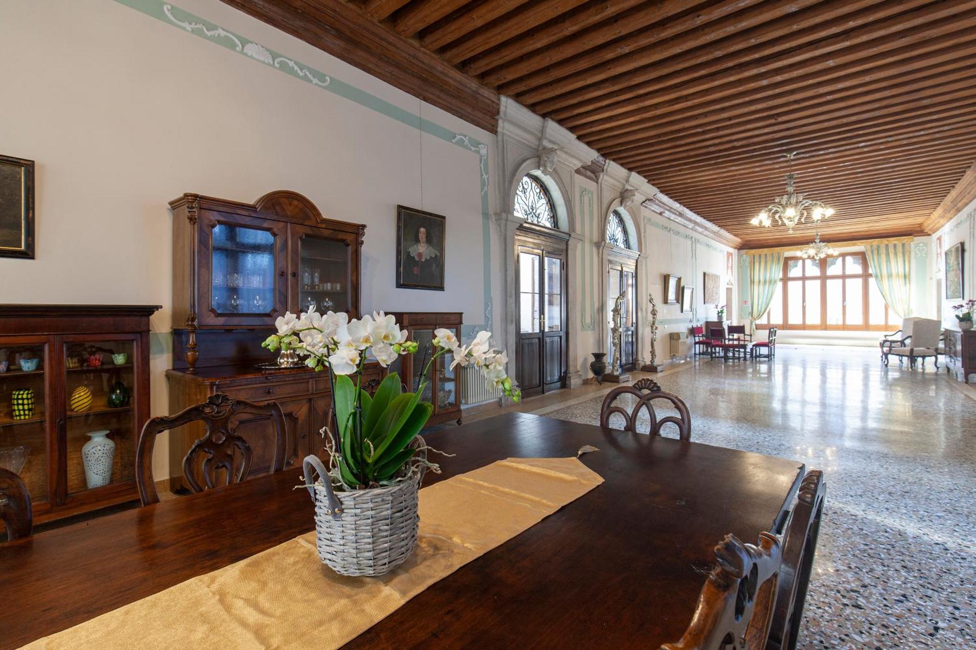 Luxury Apartment Pesaro Papafava เวนิส ภายนอก รูปภาพ