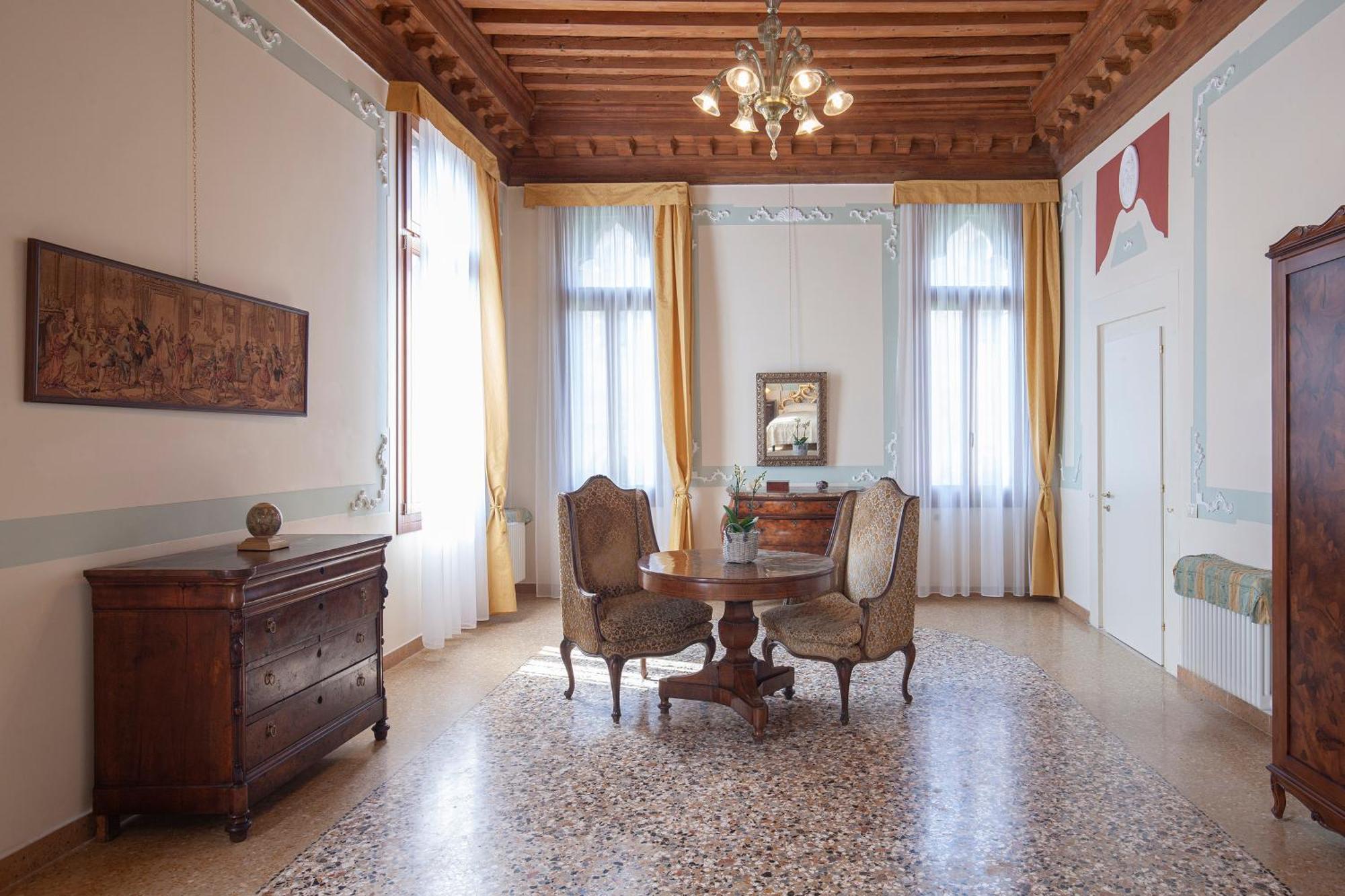 Luxury Apartment Pesaro Papafava เวนิส ภายนอก รูปภาพ