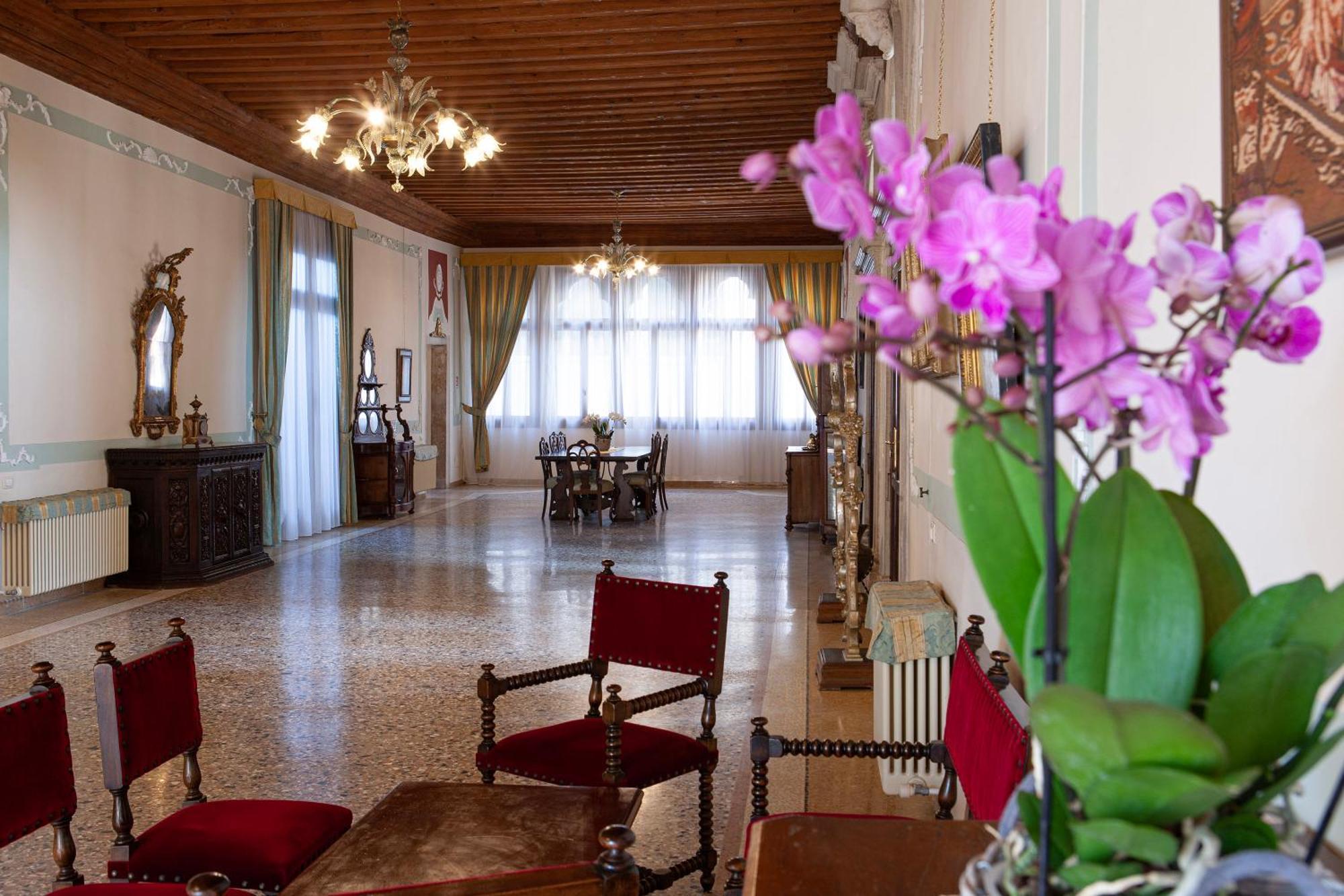Luxury Apartment Pesaro Papafava เวนิส ภายนอก รูปภาพ