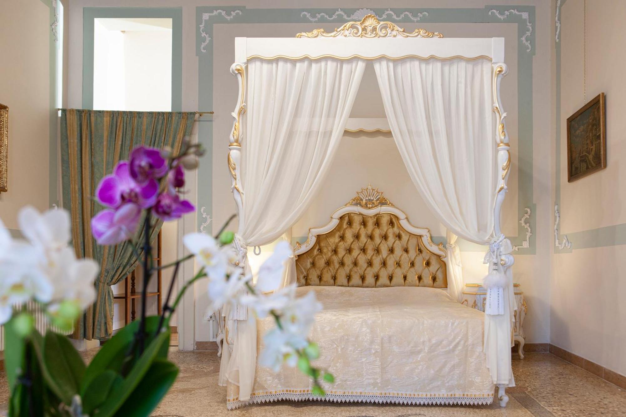 Luxury Apartment Pesaro Papafava เวนิส ภายนอก รูปภาพ